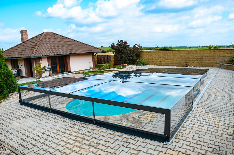 motorized-swimming-pool-enclosure-champion-2
